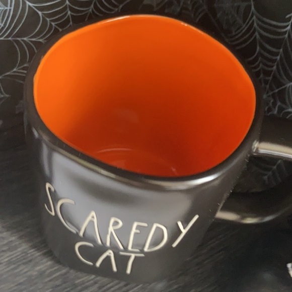 🖤FRIDAY SALE🖤Rae Dunn Scaredy Cat Mug - Picture 2 of 2
